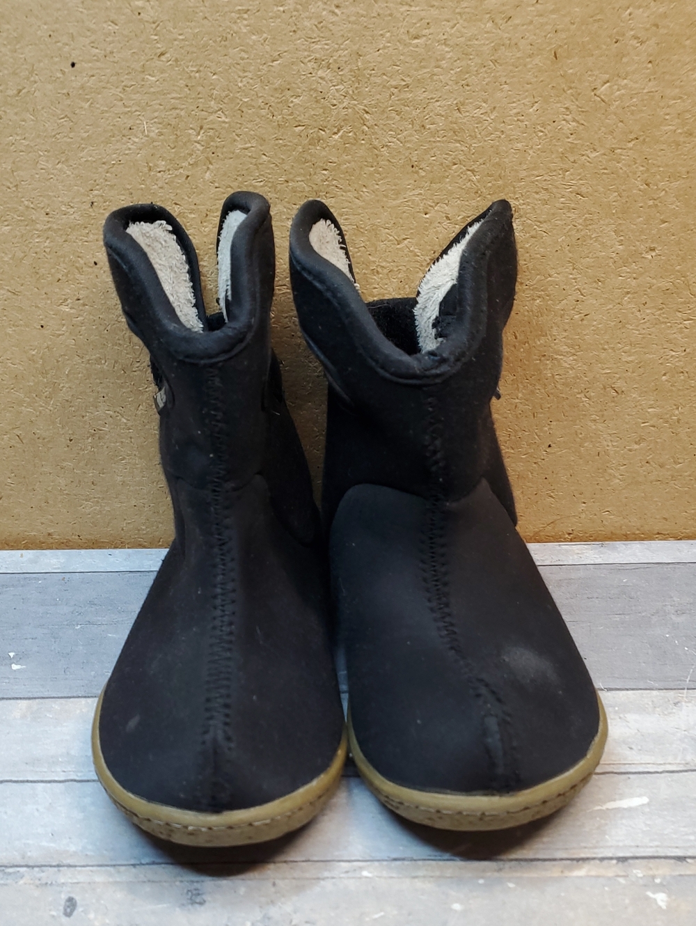 Bogs Kids Black Boots with Lining and Rubber Soles Infants Size 7